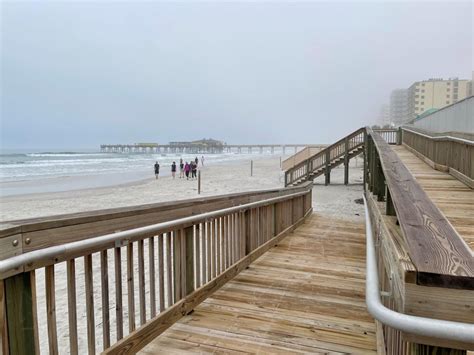 free parking daytona beach shores.